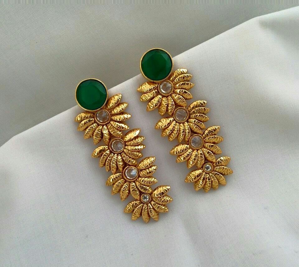 earring design with green dimond