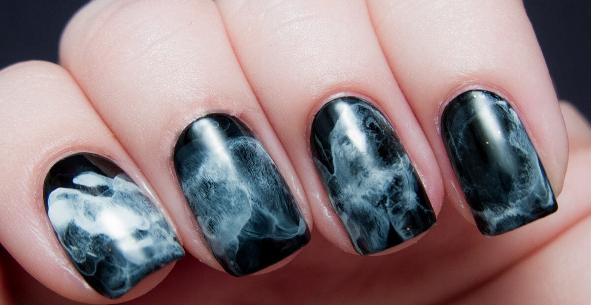 black halloween nail