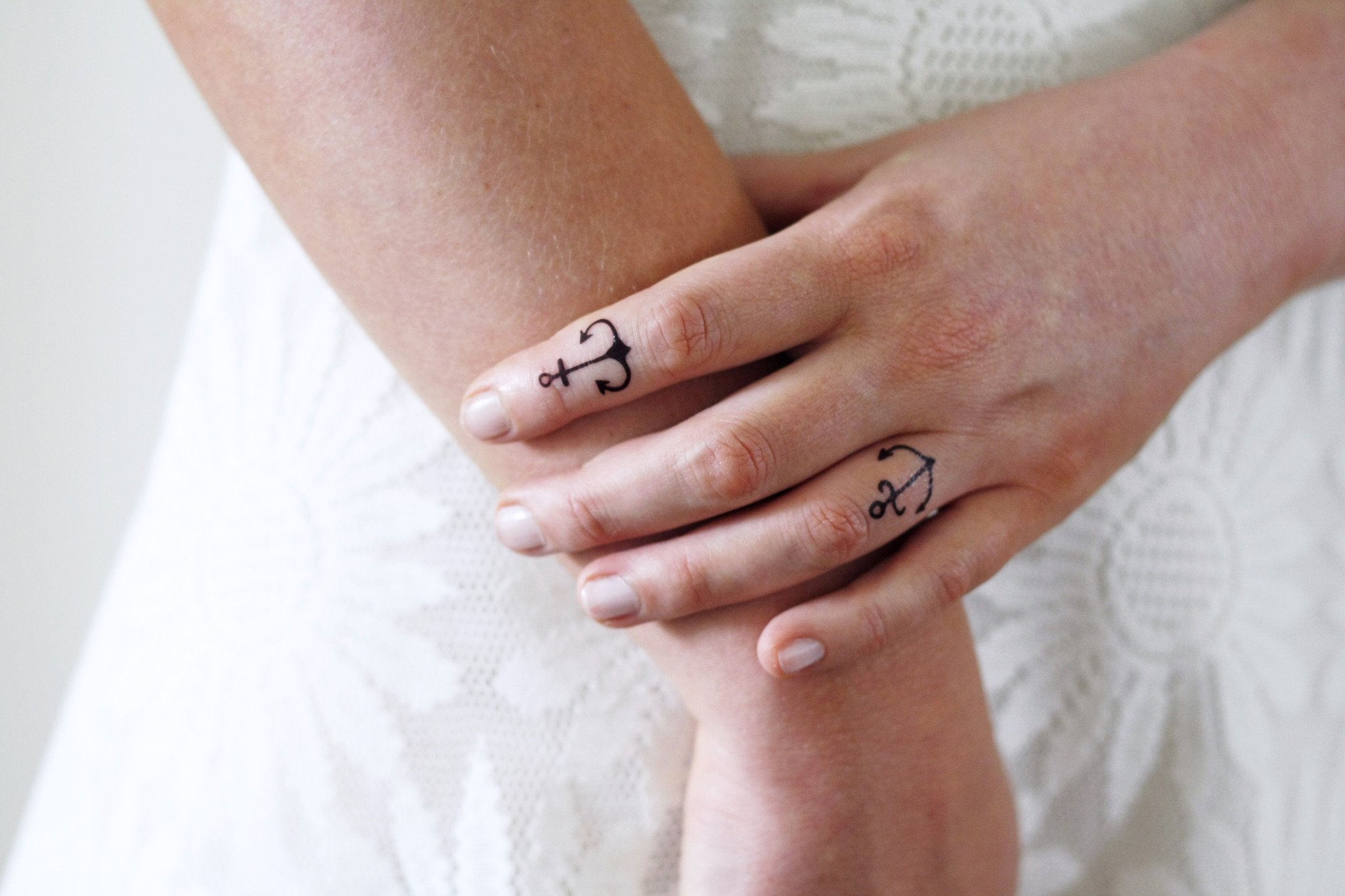 165 Amazing Finger Tattoos For Women and Men in 2024-totobed.com.vn