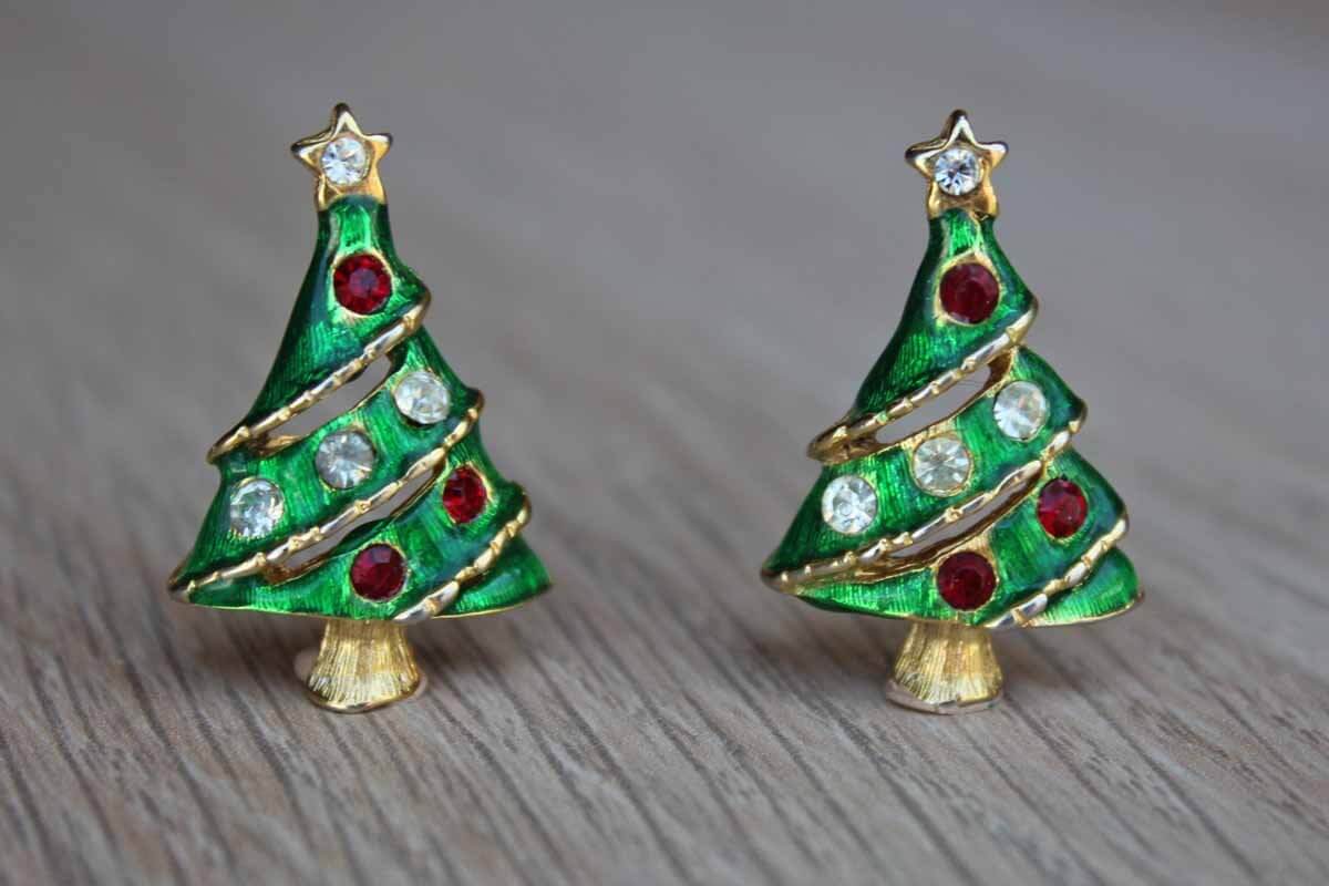 beaded christmas tree earrings