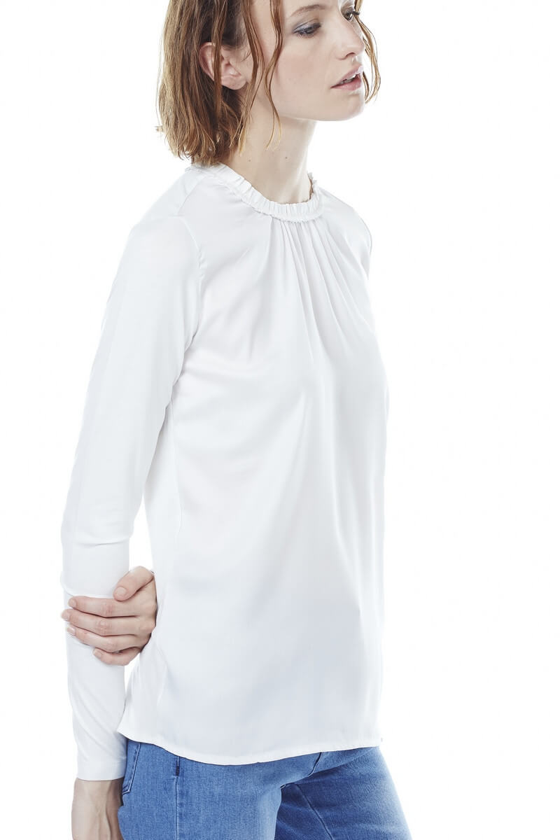 trendy white tops for women