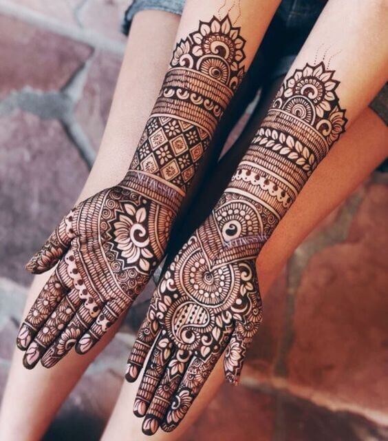 Simple Mehndi Design With Lotus Motif