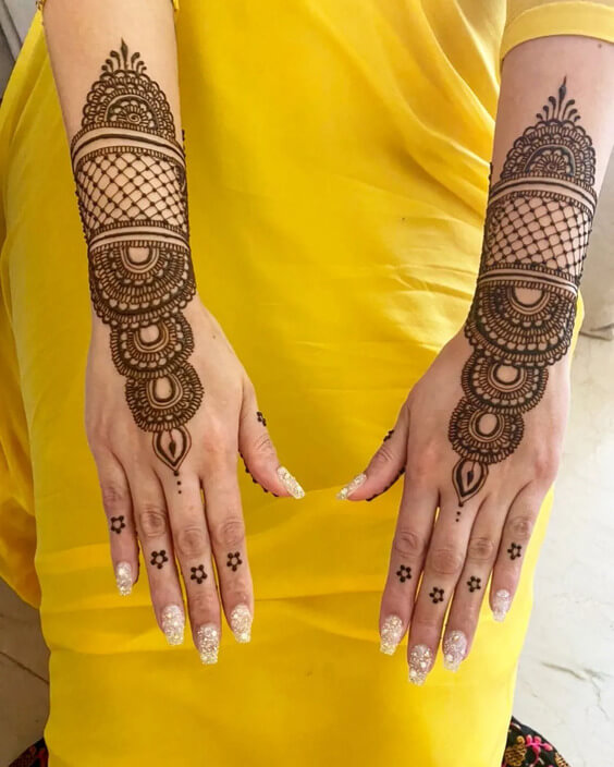 Backhand Simple Mehndi Designs