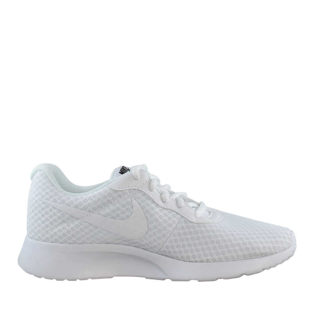 white sneaker outfits for women