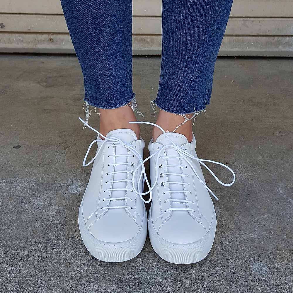 white sneaker outfits for women