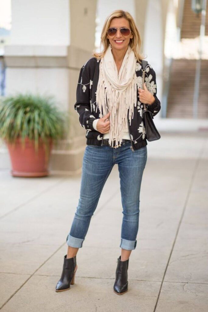 What to Wear in 60 Degree Weather: 11+ Stylish Outfits