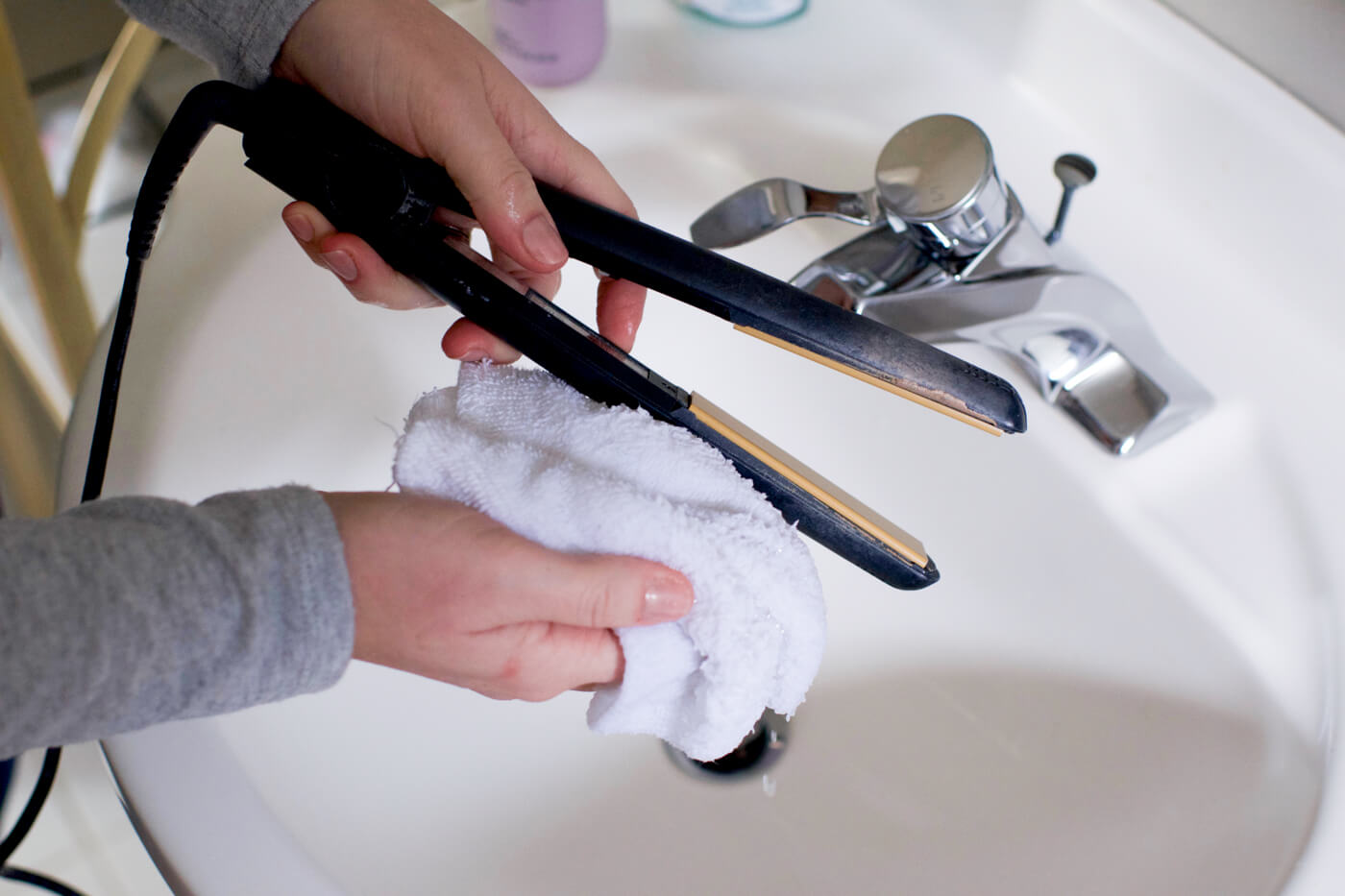 How to Clean Flat Iron with Vinegar