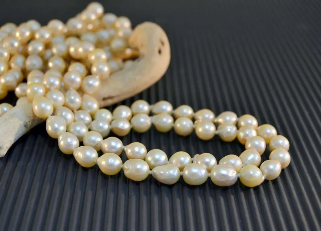 How to Identify Genuine Pearls in Art Deco Jeweller