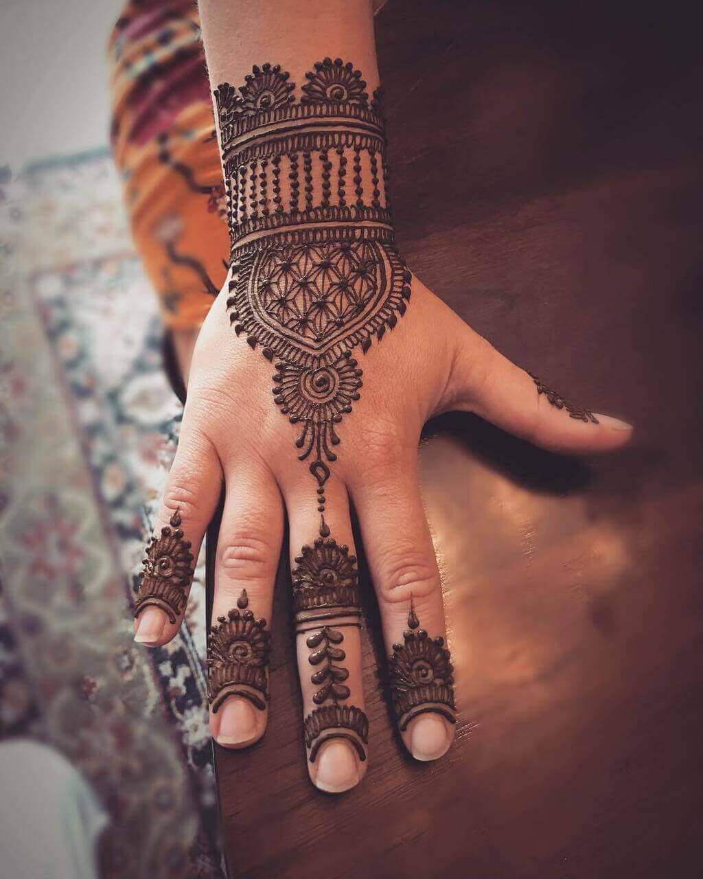 The Classic back hand Arabic Mehndi Designs