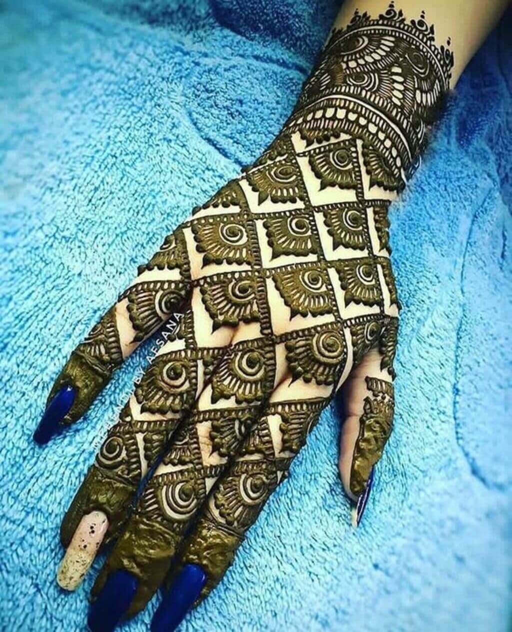 20+ Alluring Back Hand Mehndi Designs to Try Fashionterest