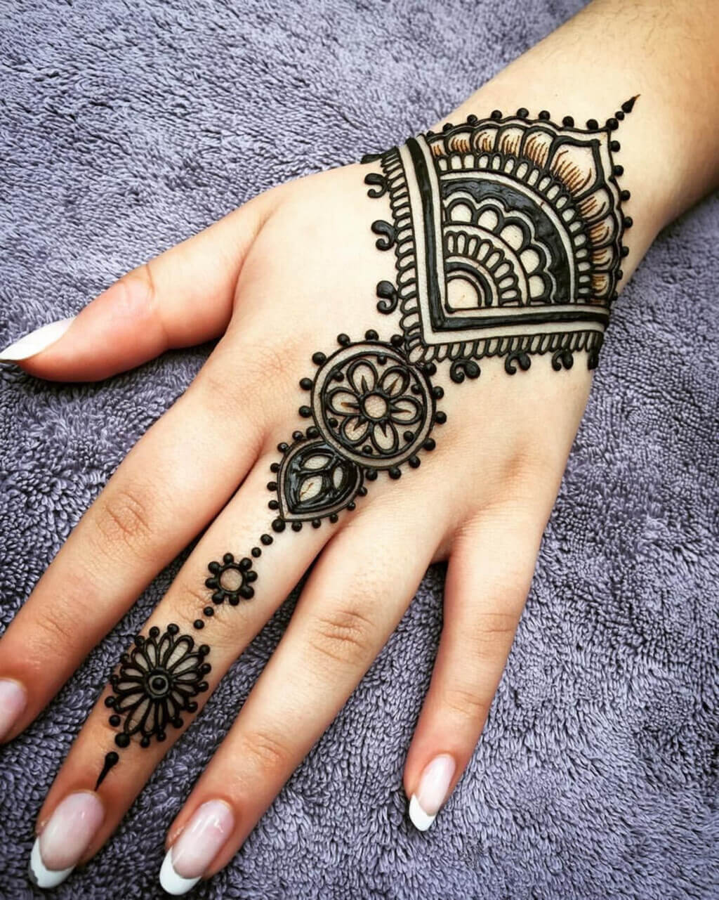 Diamond Shape Back Mehndi Design