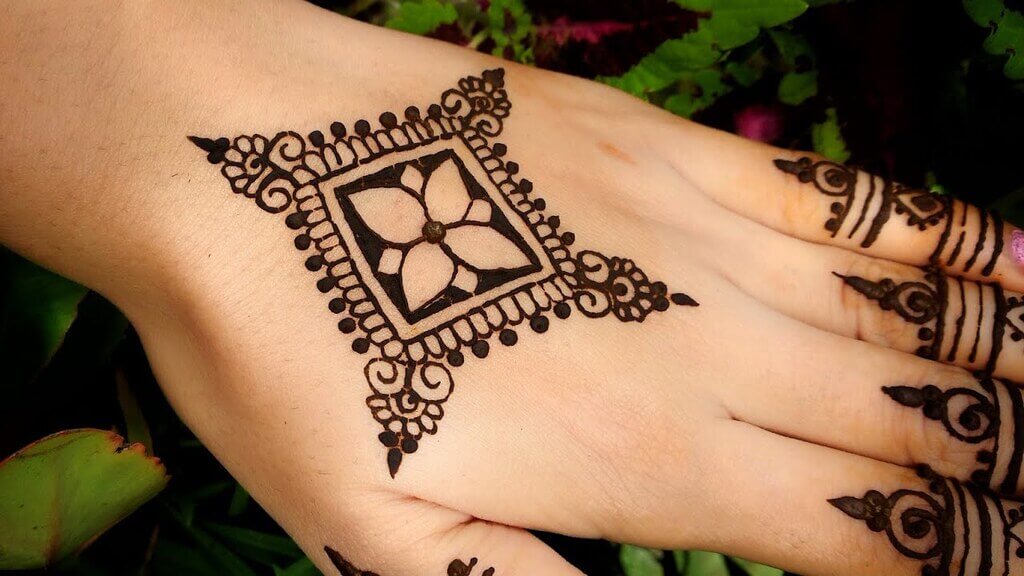 Diamond Shape Back Mehndi Design