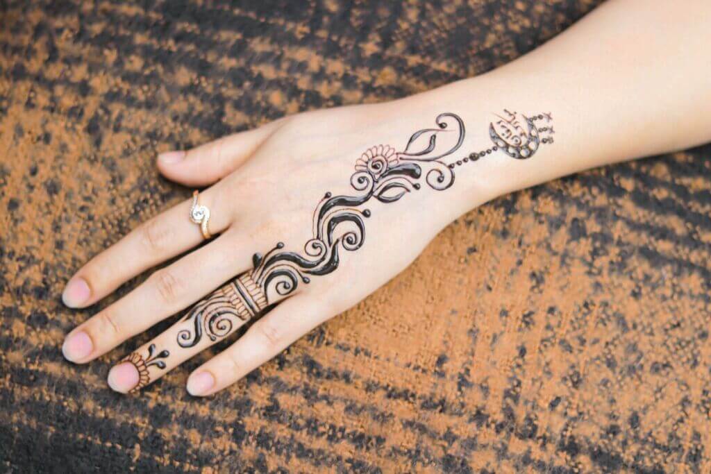 Stylish Bride's Maid Mehndi Design