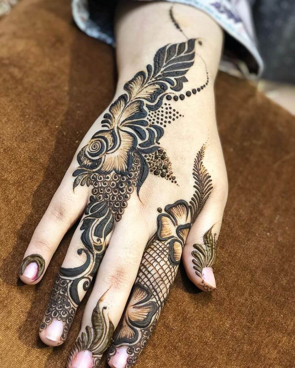 Pakistani Back Hand Mehndi Design