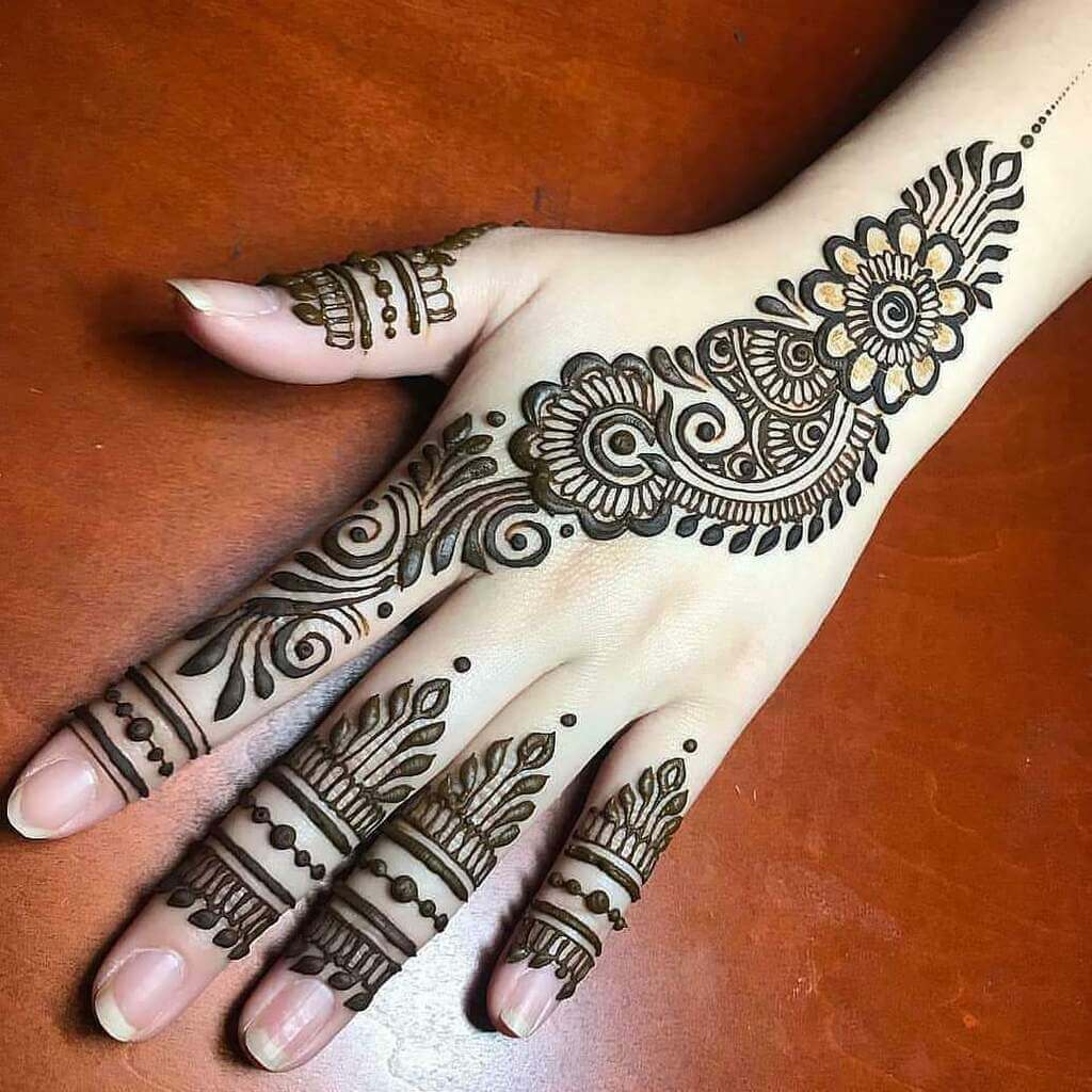 Traditional Single Line Mehndi Design