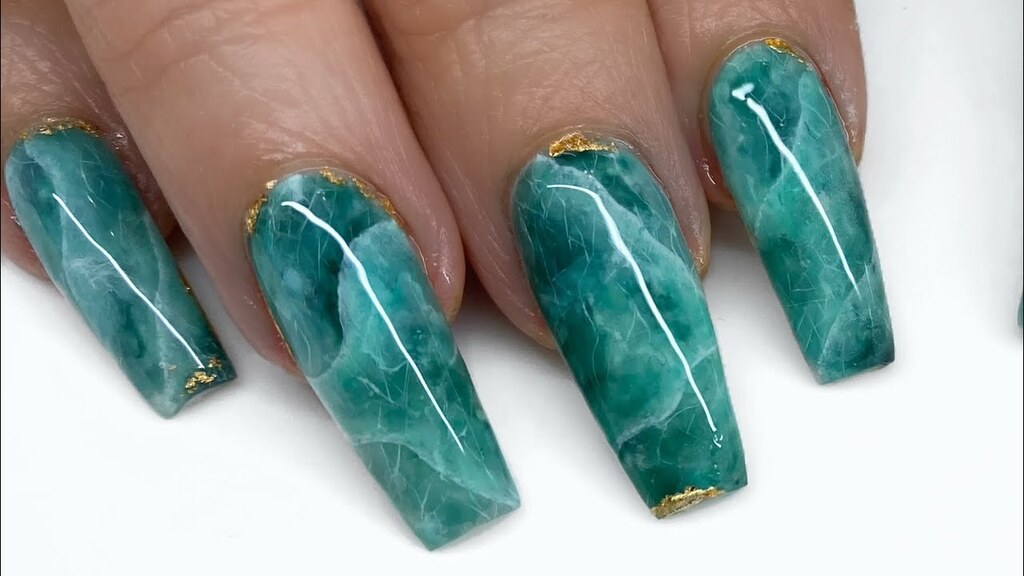 15 Striking Green Nail Designs to Give You That Bold and Beautiful Look