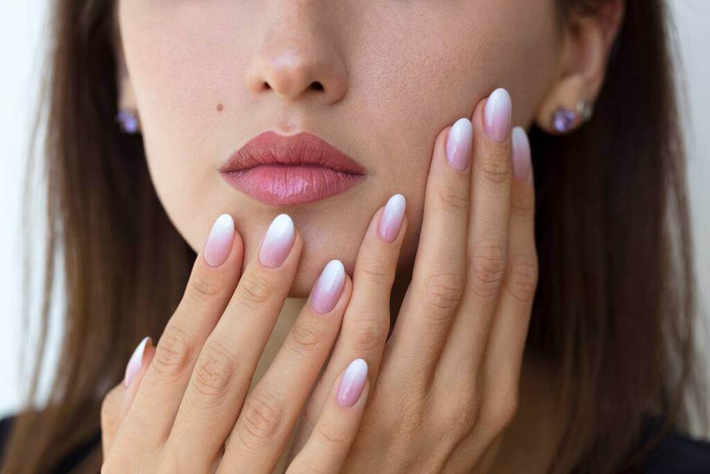 white and Pink ombre nails colors