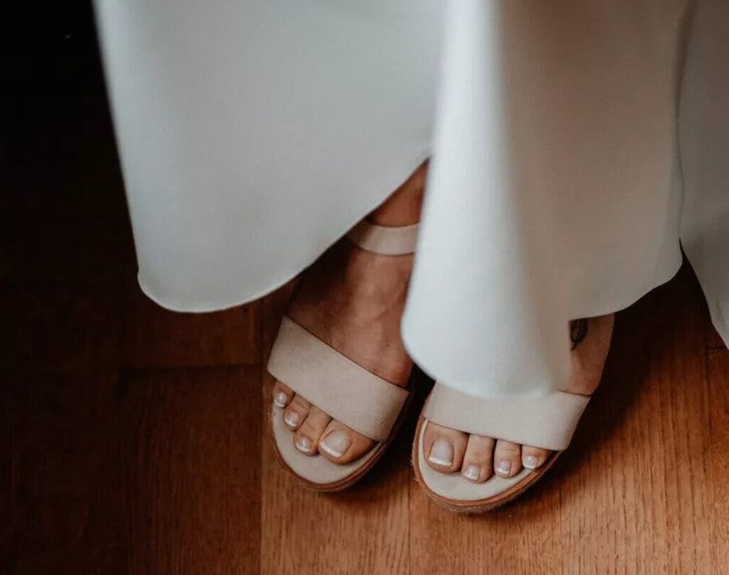 cute acrylic toe nails with white and grey color