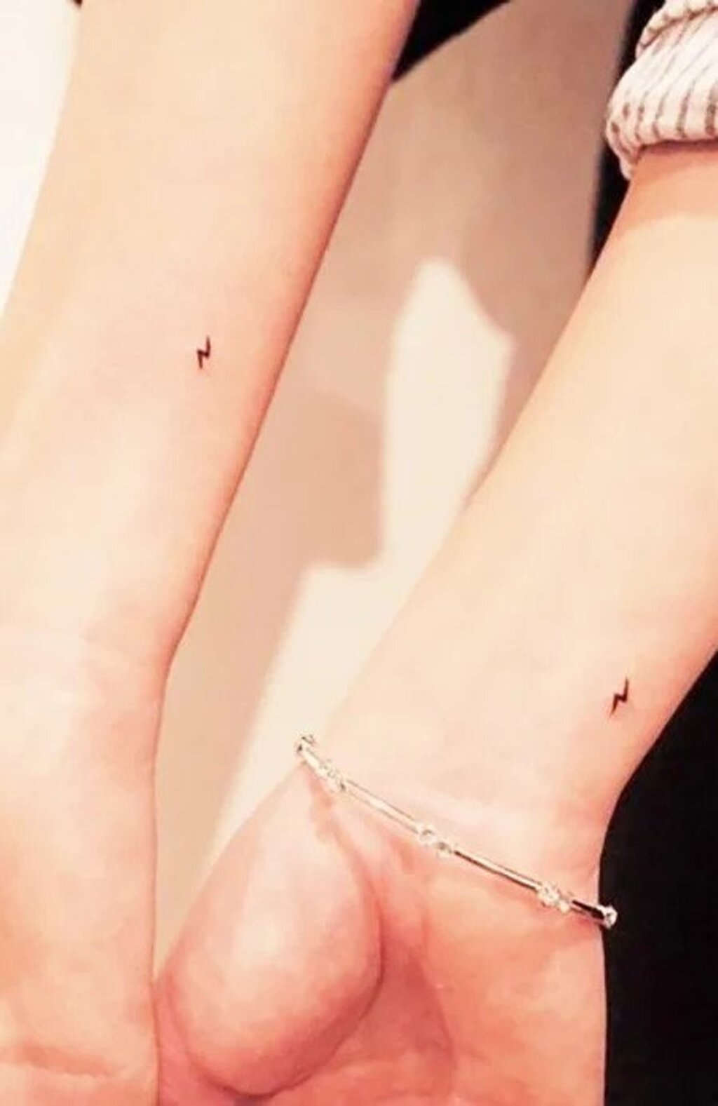 13 Mismatched Best Friend Tattoos For Besties Who Dont Want To Share  Everything  PHOTOS