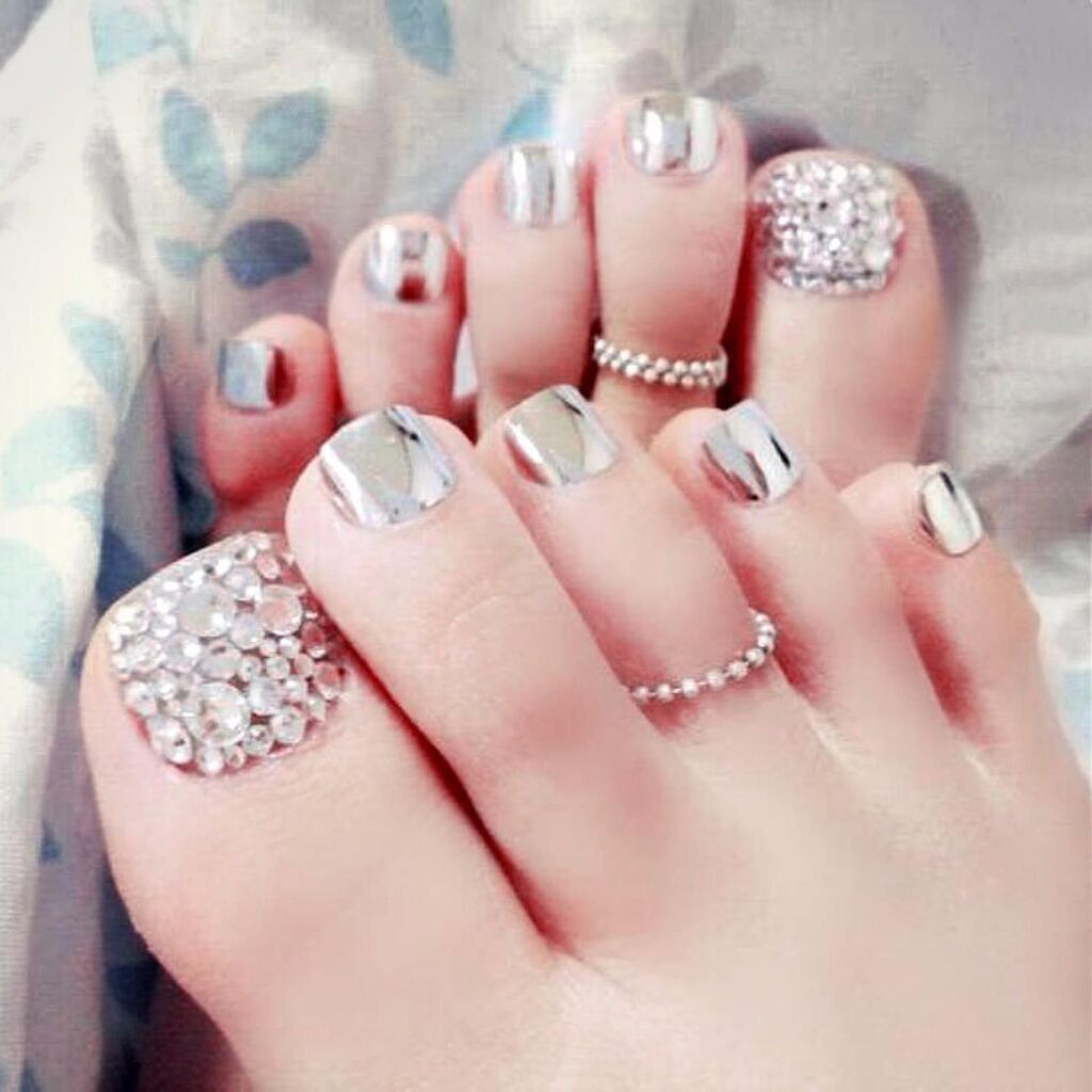 Best Chrome Silver Nails With diamonds