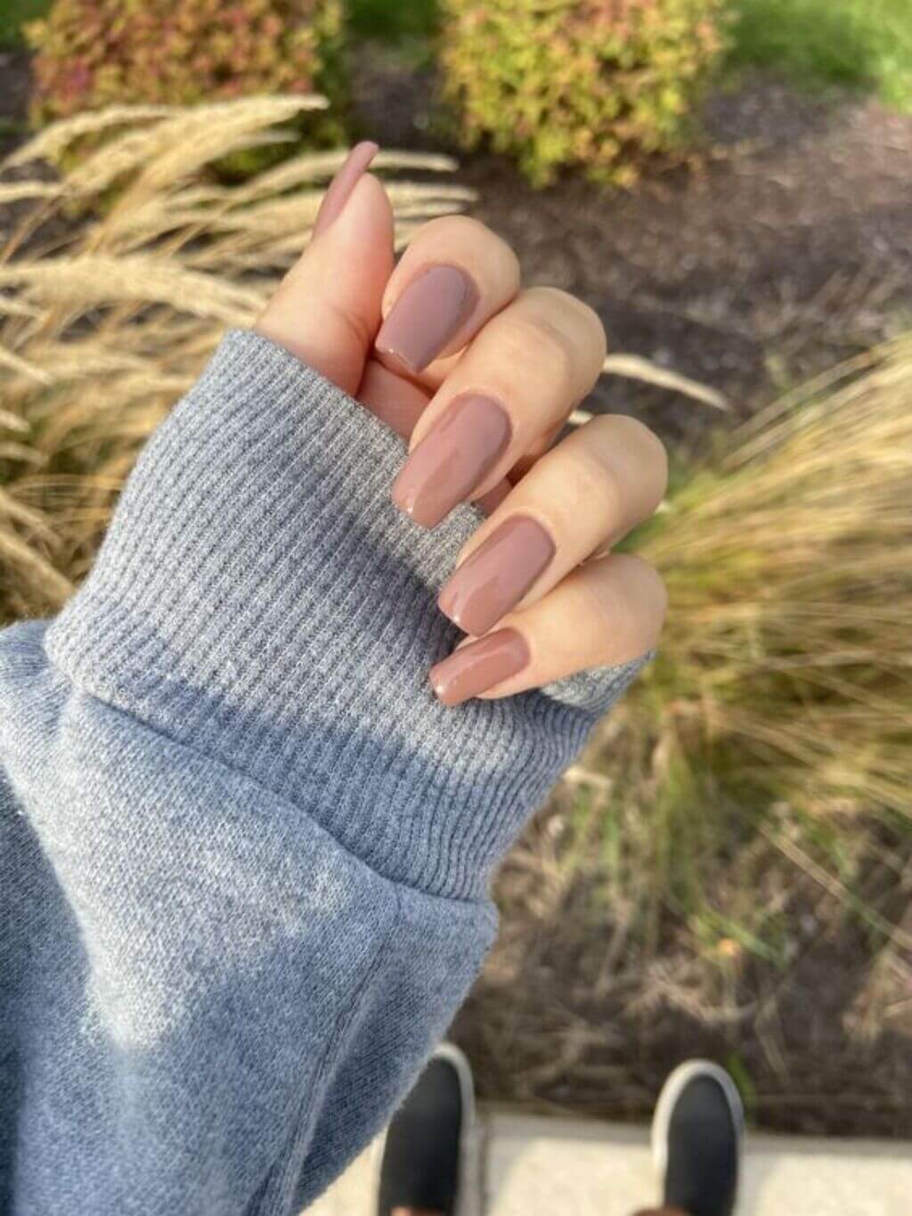 different shades of brown nails