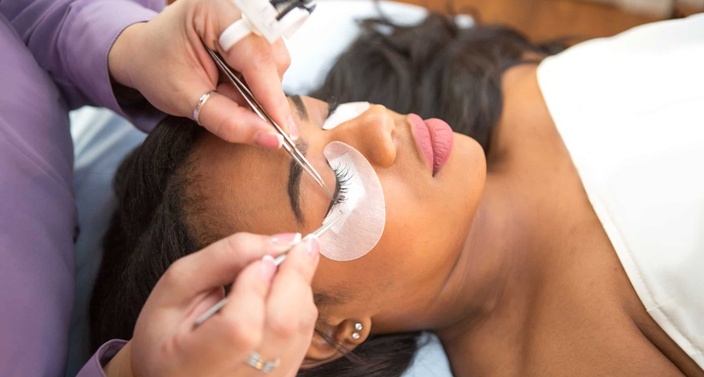 Is Removing Eyelash Extensions a Safe Choice or Can It Cause Any Damage