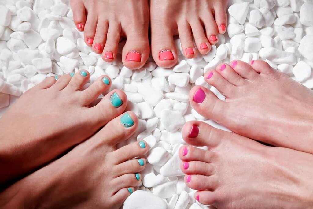 15+ Amazing Toe Nail Art Ideas That Look Attractive