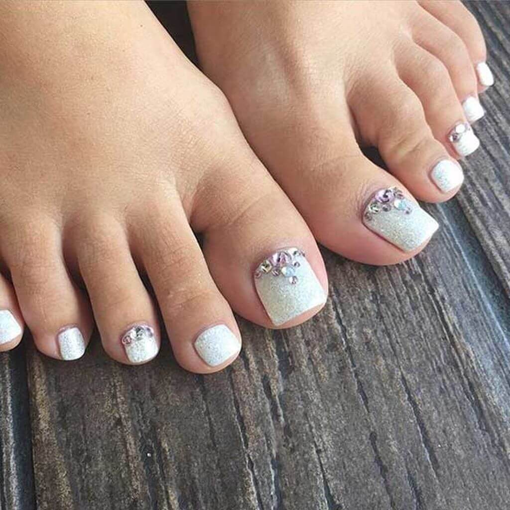 Embellished Elegant White Toe Nail Designs