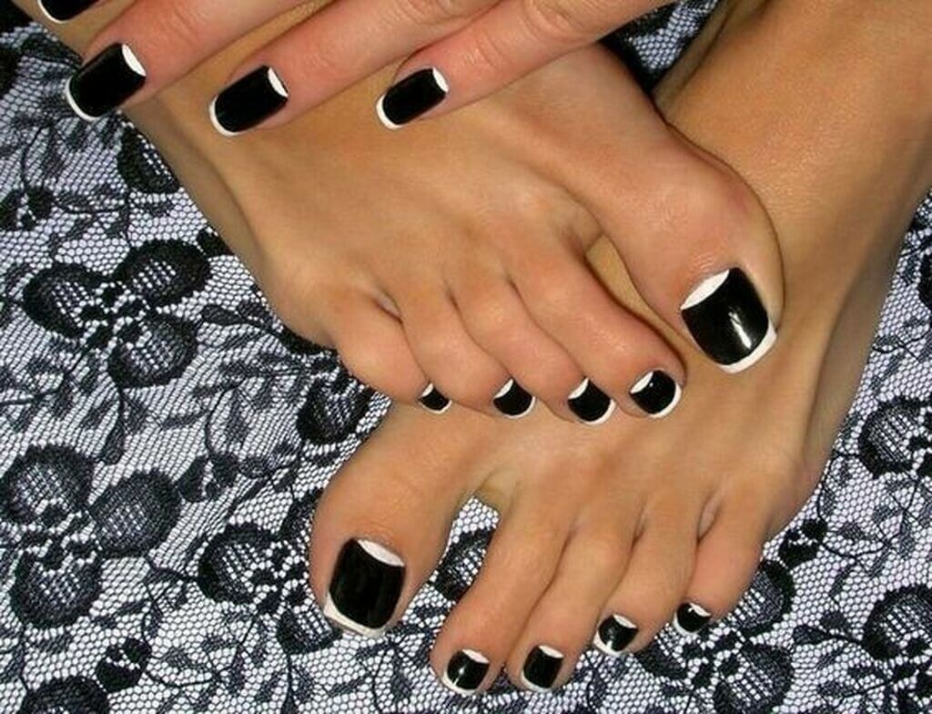 Black and White Toe Nail Art