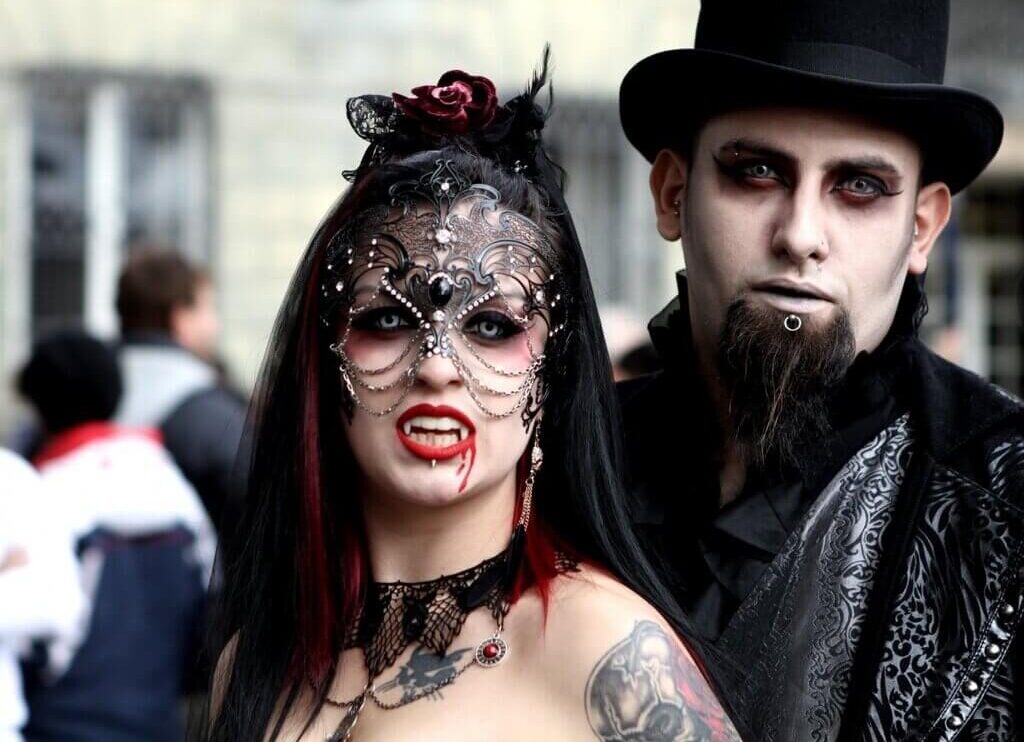 Vampire Halloween costumes 