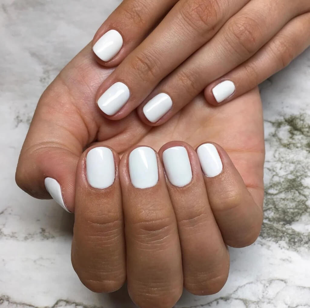 Trendy Short Acrylic Nails White