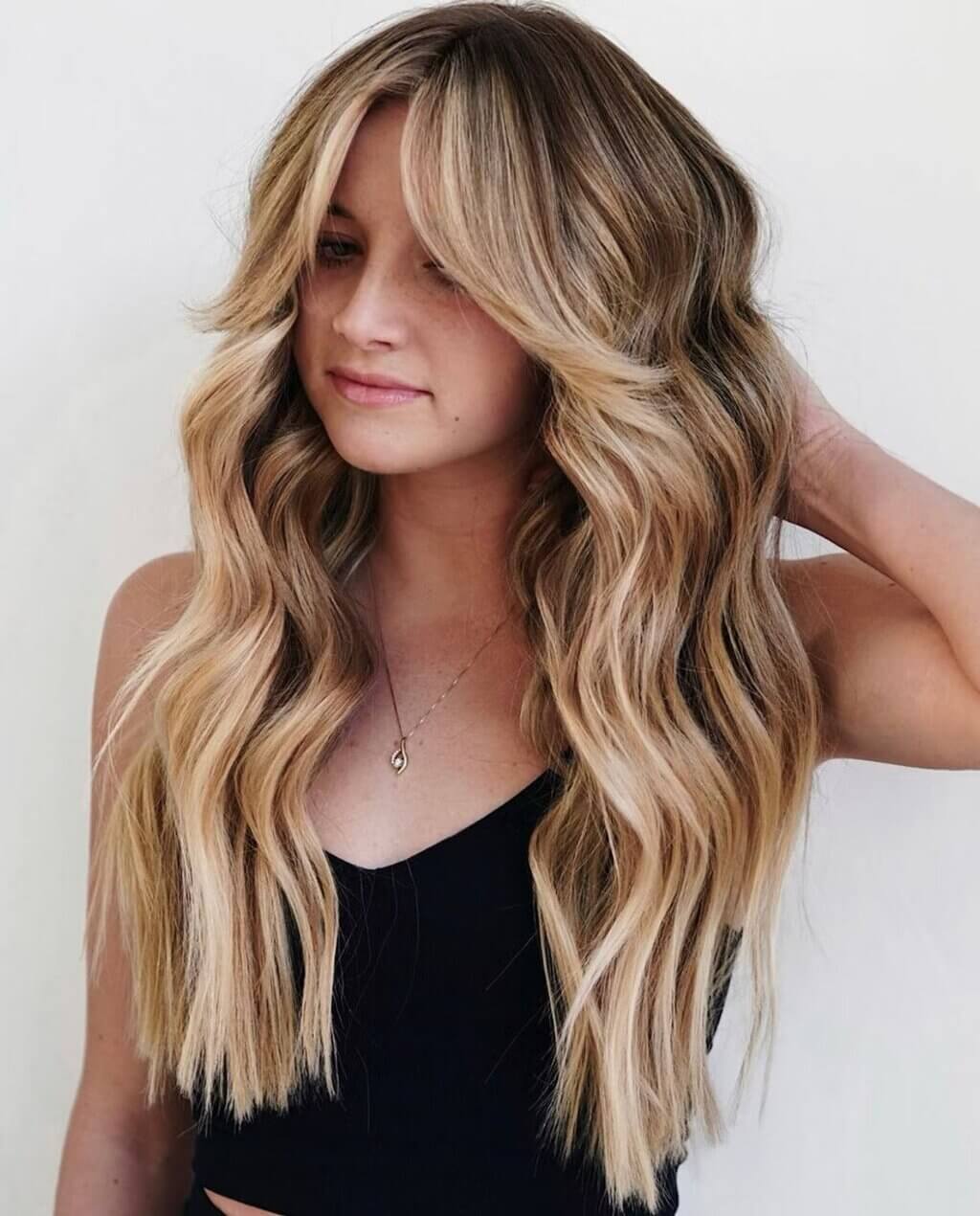 How to style wavy long hair with curtain bangs?