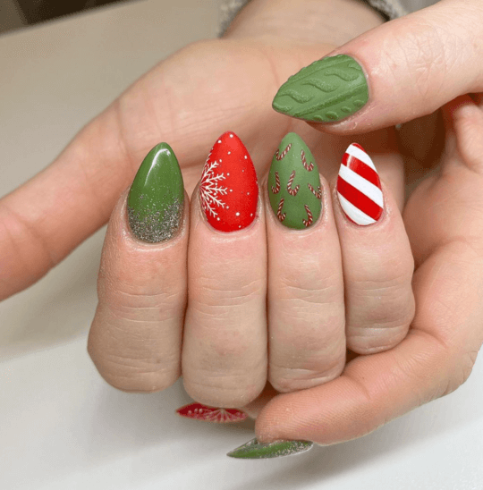 Christmas Nails Short and Spiky