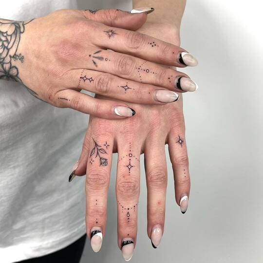 men finger tattoos