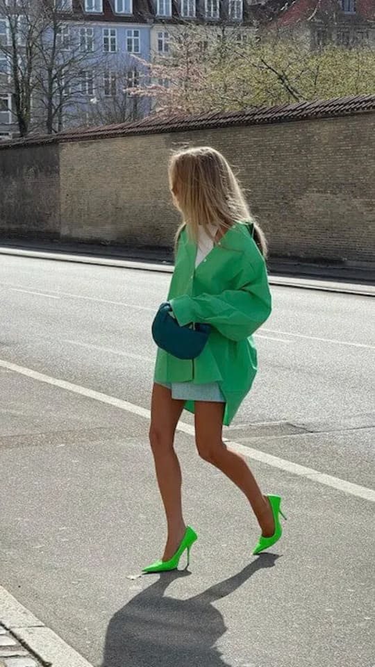 oversized shirt outfit with heels Look