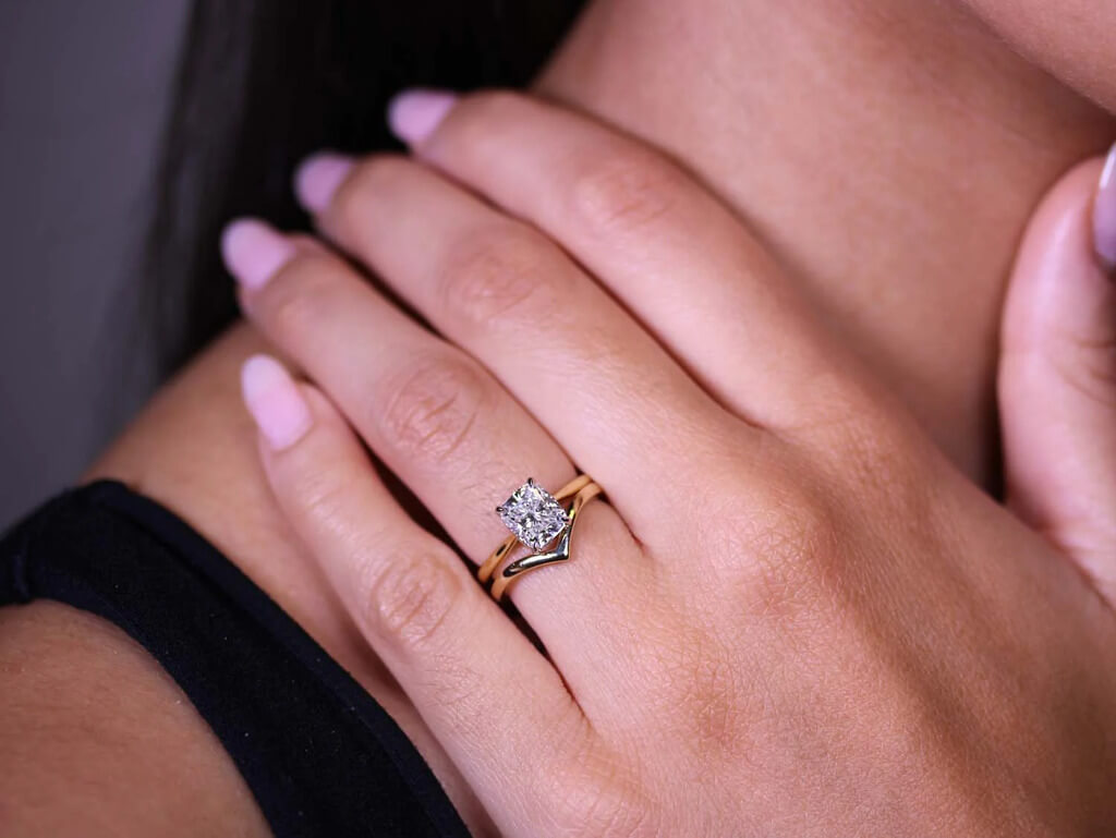 Pros and Cons of Different Engagement Ring Metals