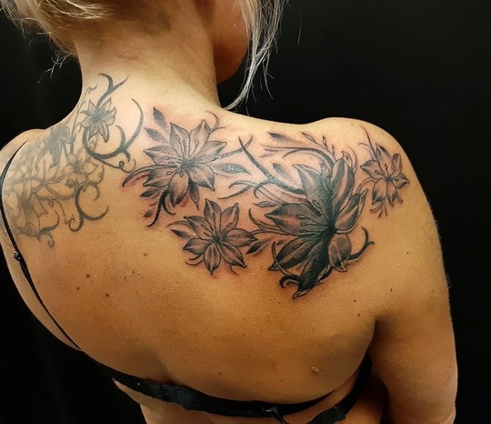 Back Shoulder Tattoos for Women