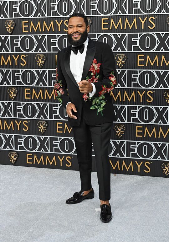 Emmys host Anthony Anderson in an Etro tuxedo