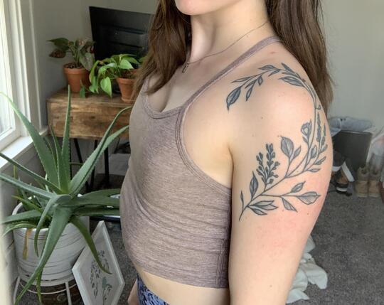 vines shoulder tattoo for women