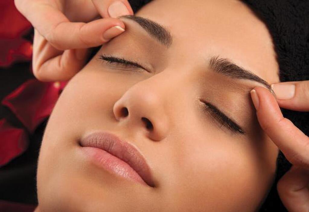 Give your eye Brows a Massage