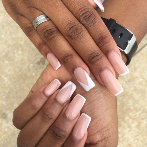 Pink nails with white outline