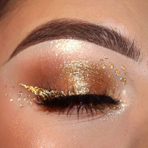 Shimmery Eyeshadow with mascara